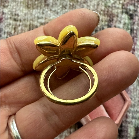 Juicy Couture flower ring fits 6-8 - Picture 3 of 3